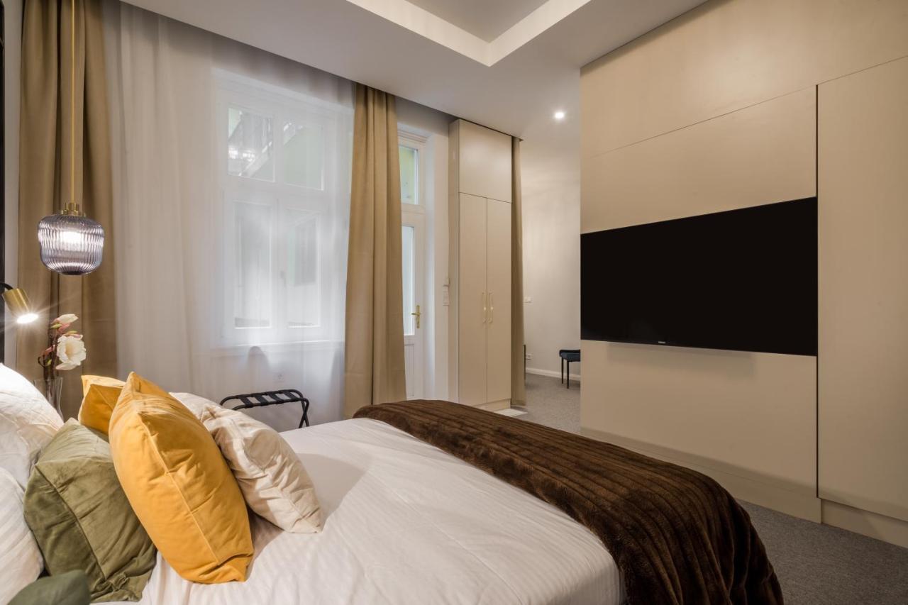 Astoria Boutique Suites- Best Location By Bqa Будапеща Екстериор снимка