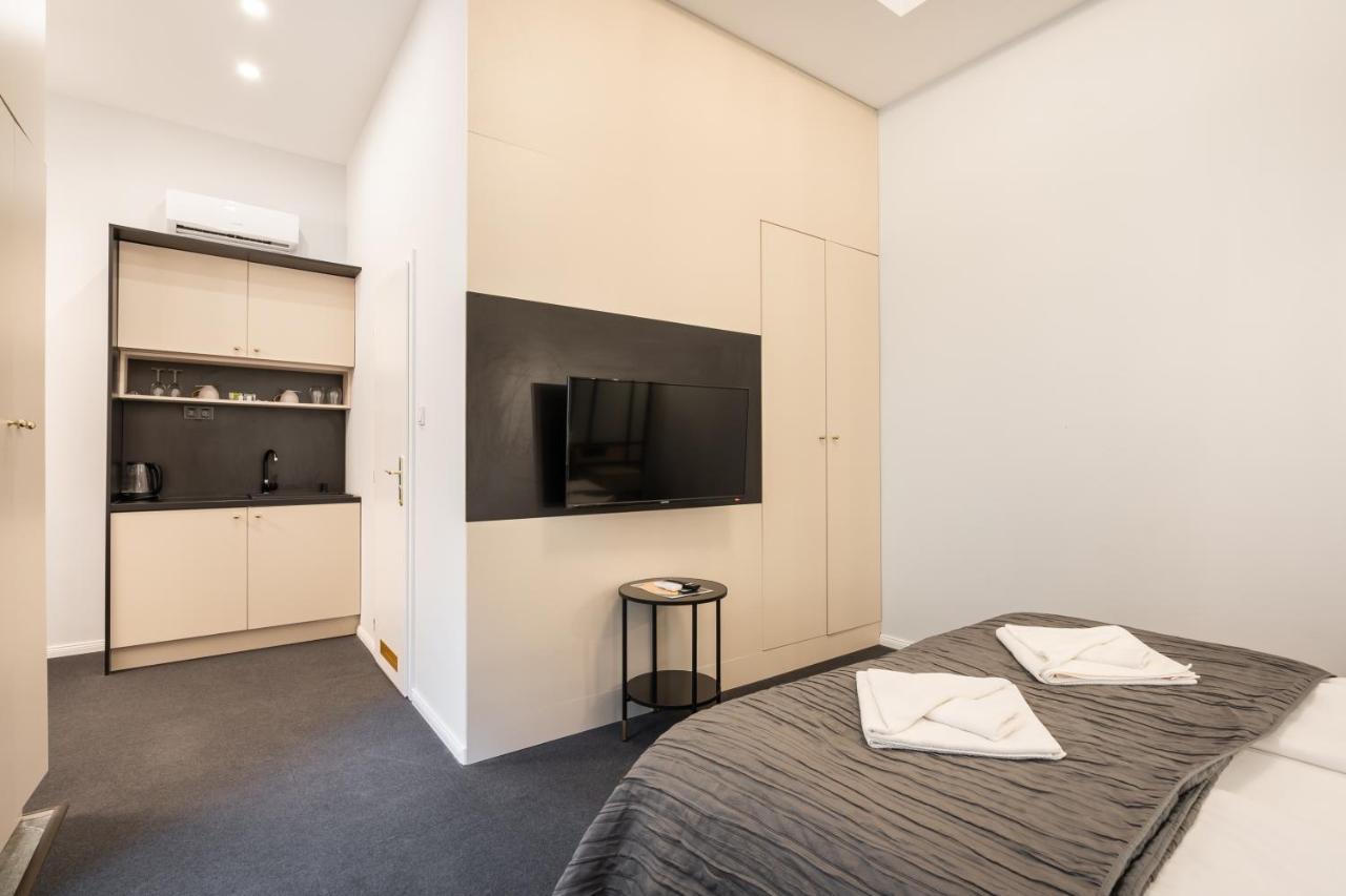 Astoria Boutique Suites- Best Location By Bqa Будапеща Екстериор снимка