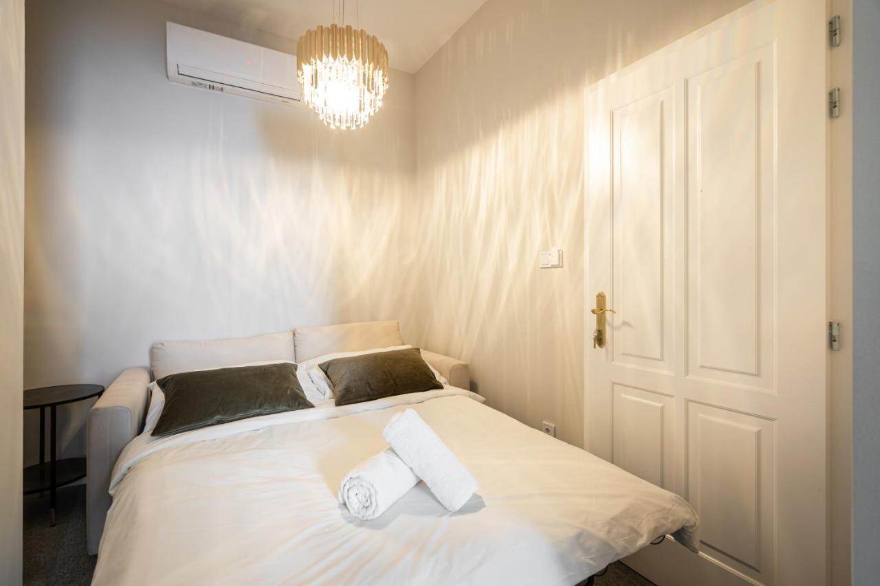 Astoria Boutique Suites- Best Location By Bqa Будапеща Екстериор снимка